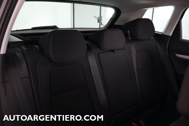 SKODA Karoq usata, con Bracciolo