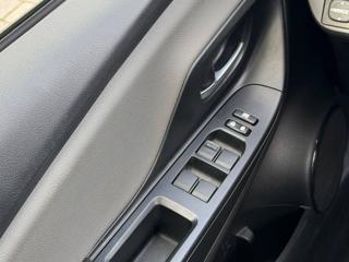 TOYOTA Yaris usata 18