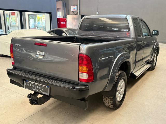 TOYOTA Hilux usata, con Alzacristalli elettrici