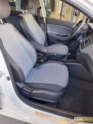 HYUNDAI i20 usata, con Park Distance Control