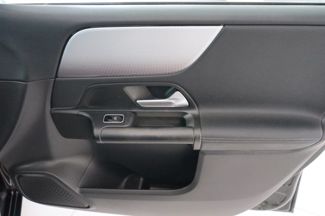 MERCEDES-BENZ B 180 usata, con Hill holder