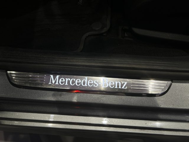 MERCEDES-BENZ E 220 usata, con Cerchi in lega