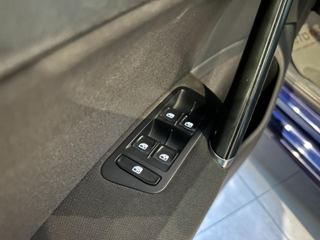 VOLKSWAGEN Golf usata, con Sedile posteriore sdoppiato