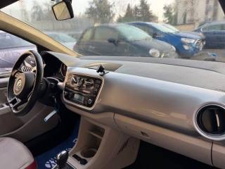 VOLKSWAGEN up! usata, con Autoradio
