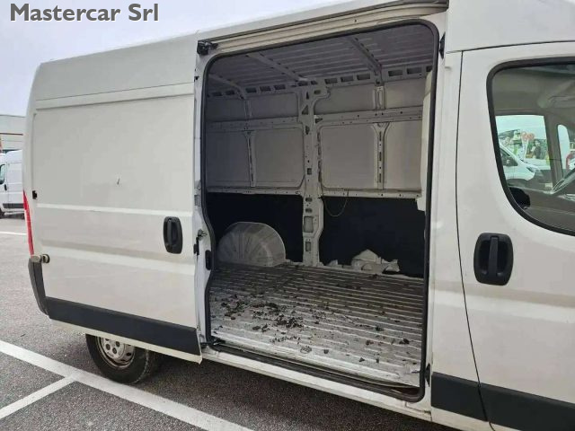 PEUGEOT Boxer usata, con USB