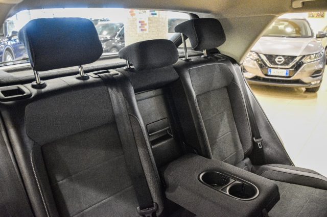 VOLKSWAGEN T-Roc usata, con MP3