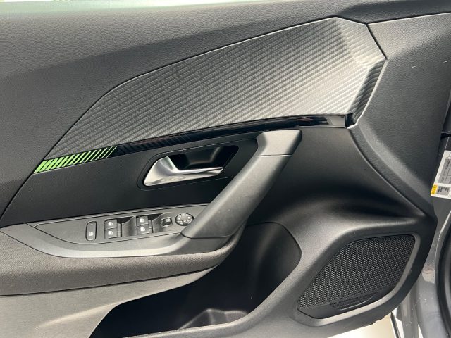 PEUGEOT 2008 usata, con Autoradio digitale