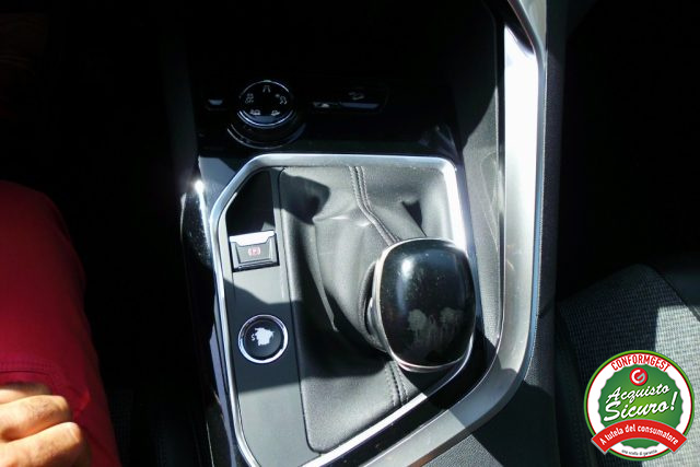 PEUGEOT 3008 usata, con Touch screen
