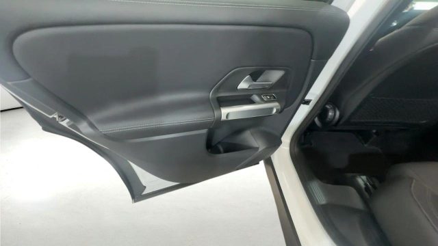 MERCEDES-BENZ GLB 180 usata, con Servosterzo