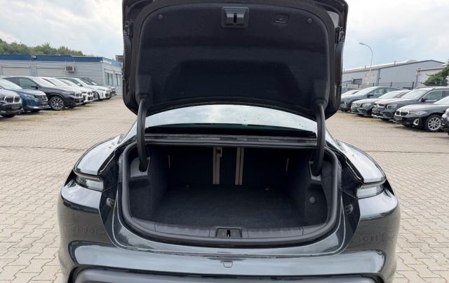 PORSCHE Taycan usata, con Volante in pelle