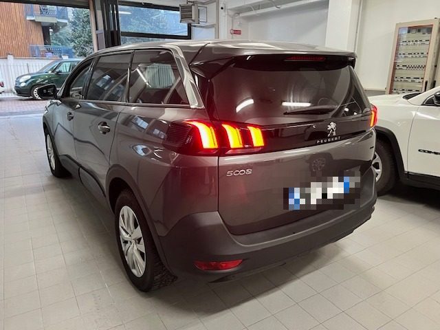 PEUGEOT 5008 usata, con Autoradio