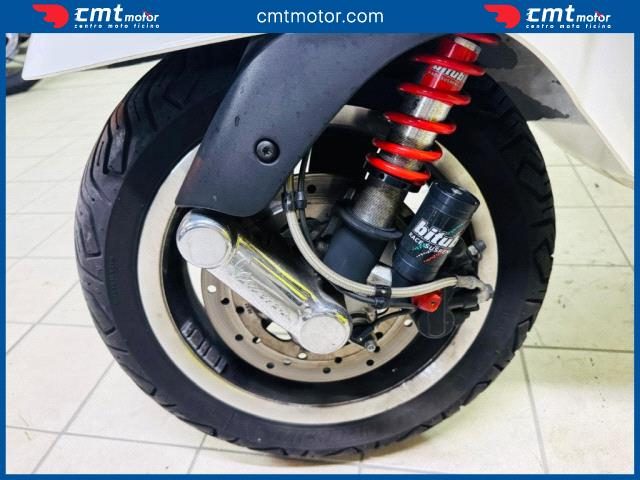 VESPA GTS 300 usata 7
