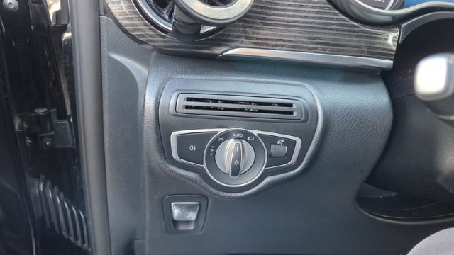 MERCEDES-BENZ V 300 usata, con Leve al volante