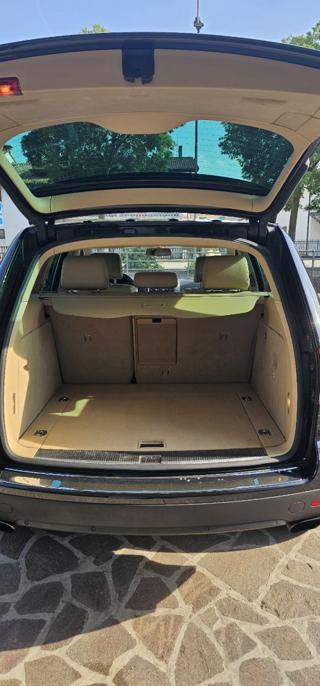 VOLKSWAGEN Touareg usata, con Autoradio