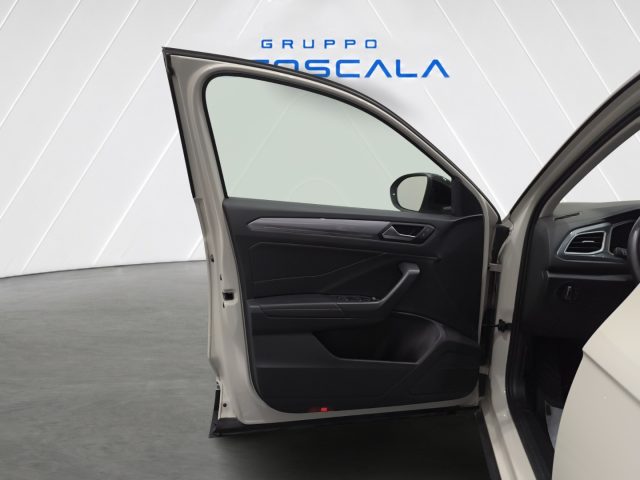VOLKSWAGEN T-Roc usata, con Autoradio