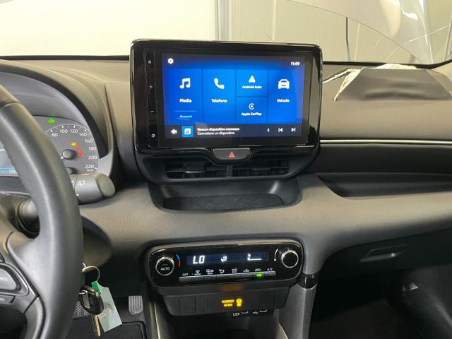 TOYOTA Yaris usata, con Fari LED