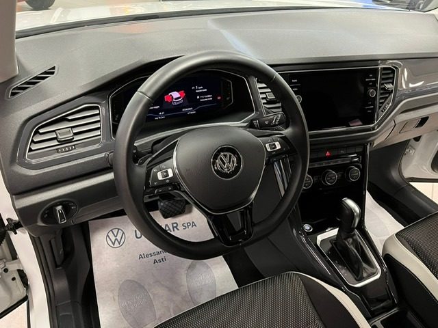 VOLKSWAGEN T-Roc usata, con USB