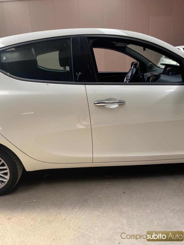 LANCIA Ypsilon usata, con ESP