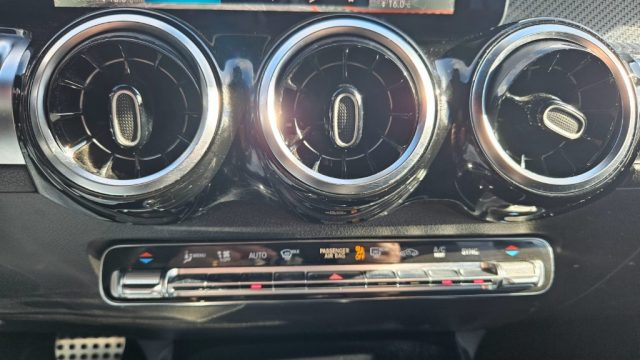 MERCEDES-BENZ GLB 200 usata, con Climatizzatore