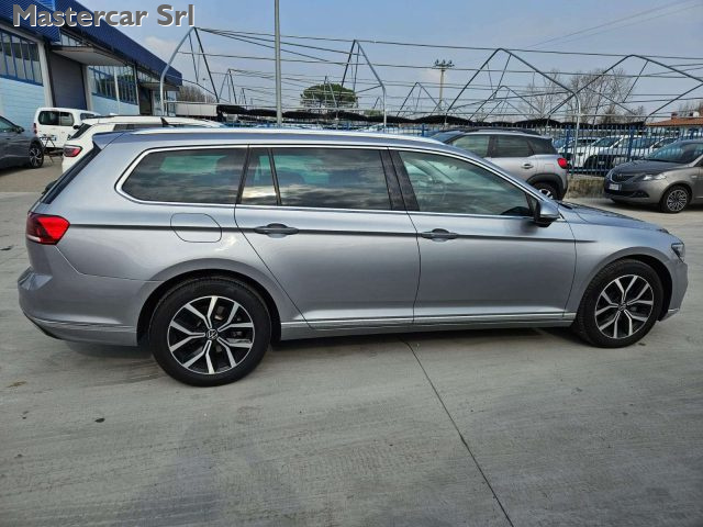 VOLKSWAGEN Passat Variant usata, con Autoradio