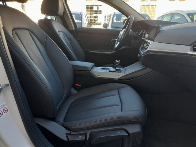 BMW 320 usata, con Fari LED