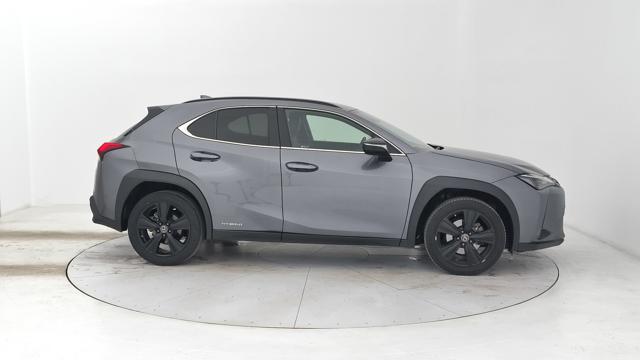 LEXUS UX 250h usata, con Autoradio