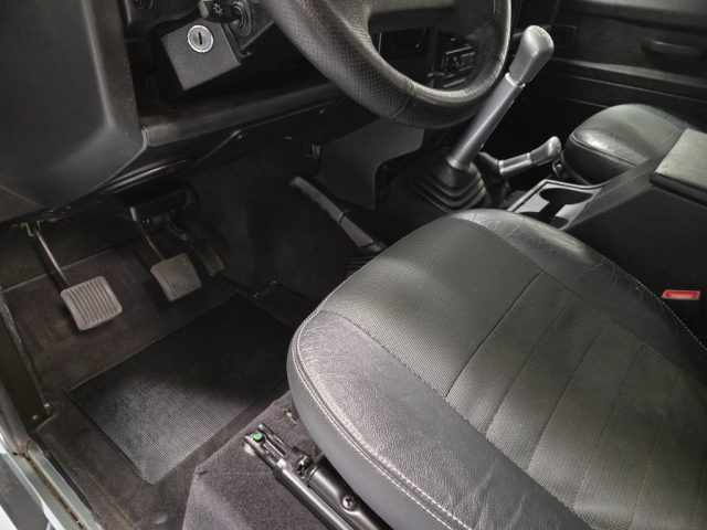 LAND ROVER Defender usata 40