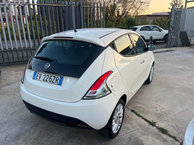 LANCIA Ypsilon usata, con Fendinebbia