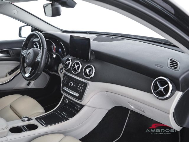 MERCEDES-BENZ GLA 180 usata 11