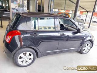 SUZUKI Swift usata, con Autoradio