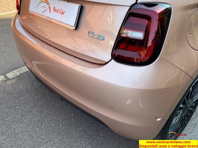 FIAT 500e usata, con Sensori di parcheggio posteriori
