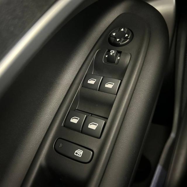 JEEP Avenger usata, con Autoradio digitale