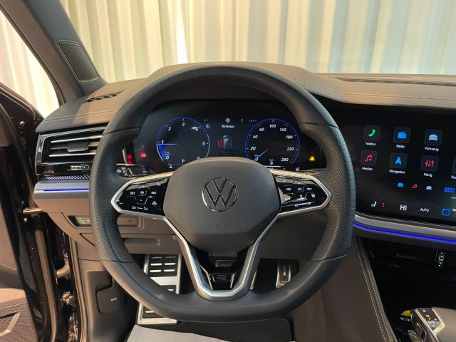 VOLKSWAGEN Touareg usata, con Autoradio
