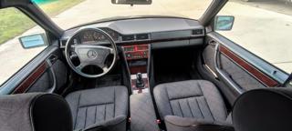 MERCEDES-BENZ E 200 usata, con Alzacristalli elettrici