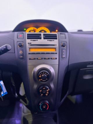 TOYOTA Yaris usata 16