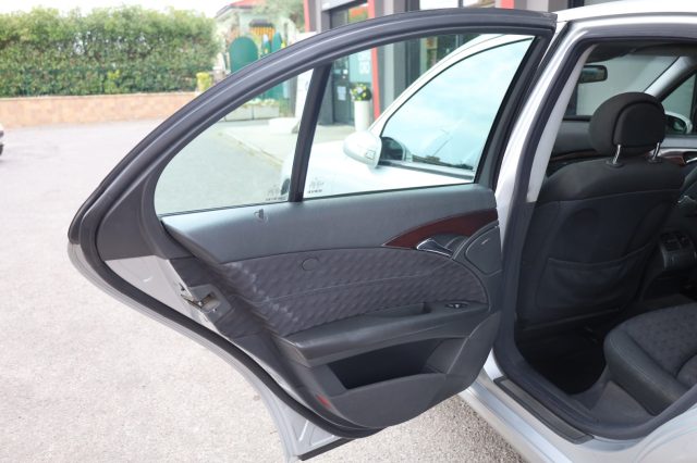 MERCEDES-BENZ E 220 usata, con Ruota di riserva
