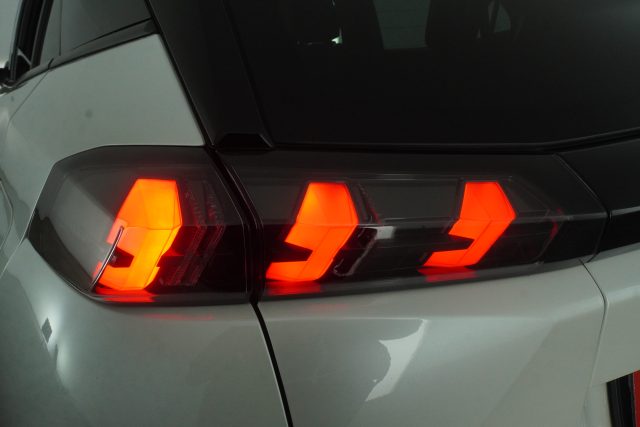 PEUGEOT 2008 usata 17