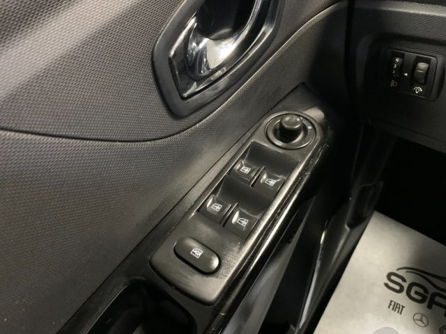 RENAULT Captur usata, con Volante in pelle