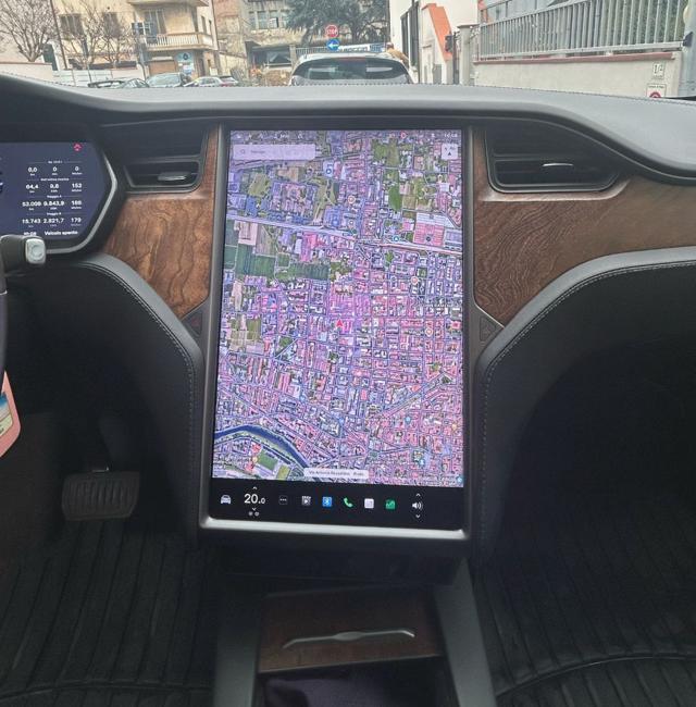 TESLA Model X usata, con Touch screen