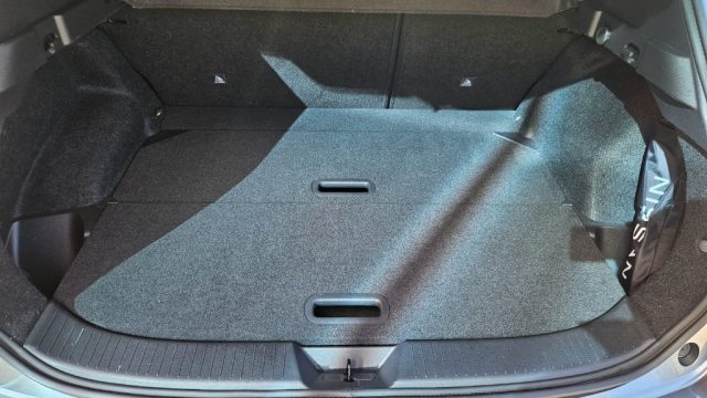 NISSAN Qashqai usata, con Fari LED