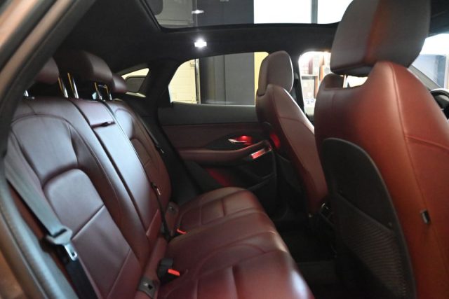 JAGUAR E-Pace usata 32