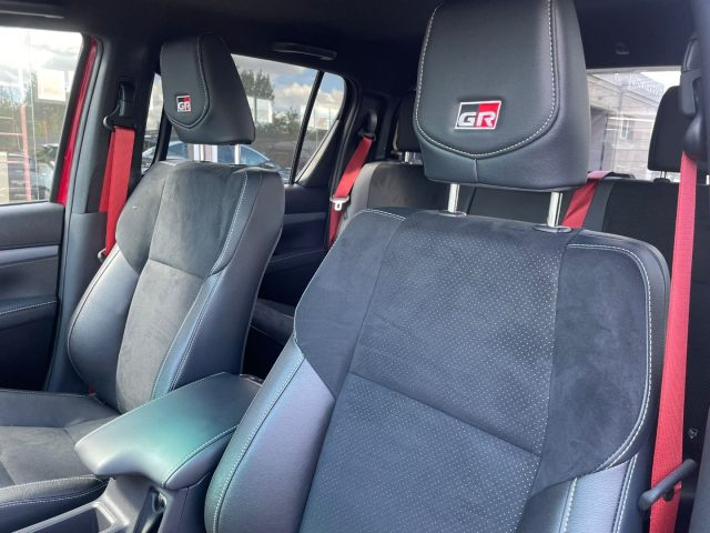 TOYOTA Hilux usata, con Bluetooth