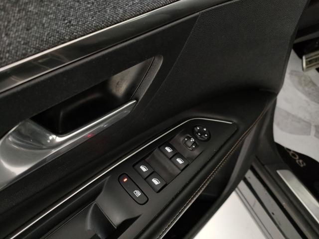 PEUGEOT 3008 usata, con USB