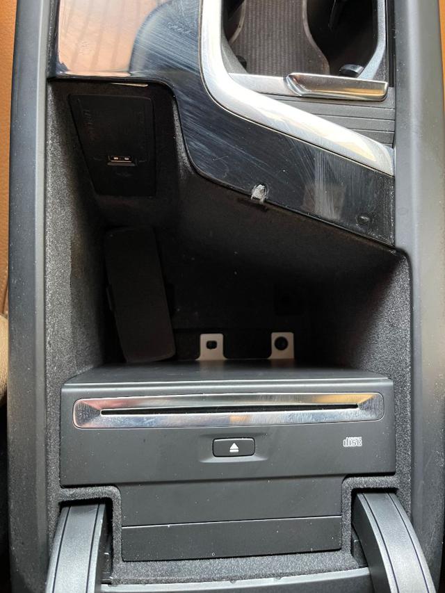 VOLVO V90 Cross Country usata, con USB