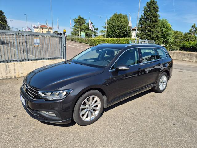 VOLKSWAGEN Passat Variant usata, con Airbag