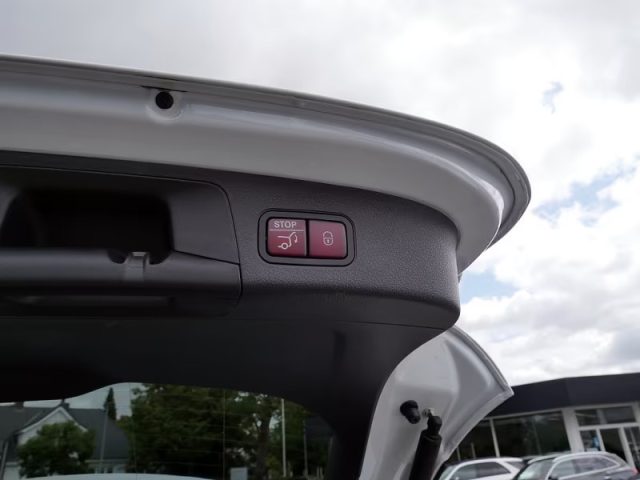 MERCEDES-BENZ GLA 200 usata, con Park Distance Control
