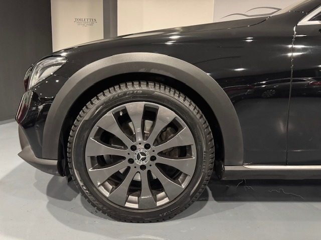 MERCEDES-BENZ E 220 usata, con Touch screen