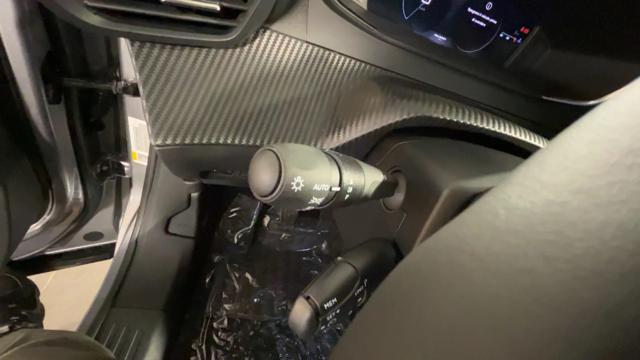 PEUGEOT 2008 usata, con Sistema di navigazione