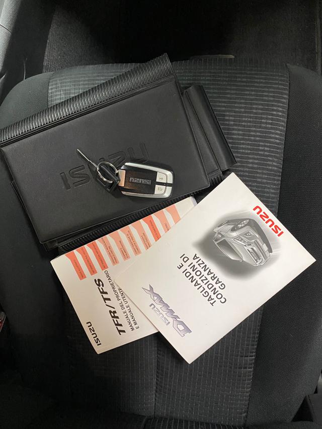 ISUZU D-Max usata, con USB