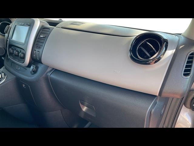 RENAULT Trafic usata 11